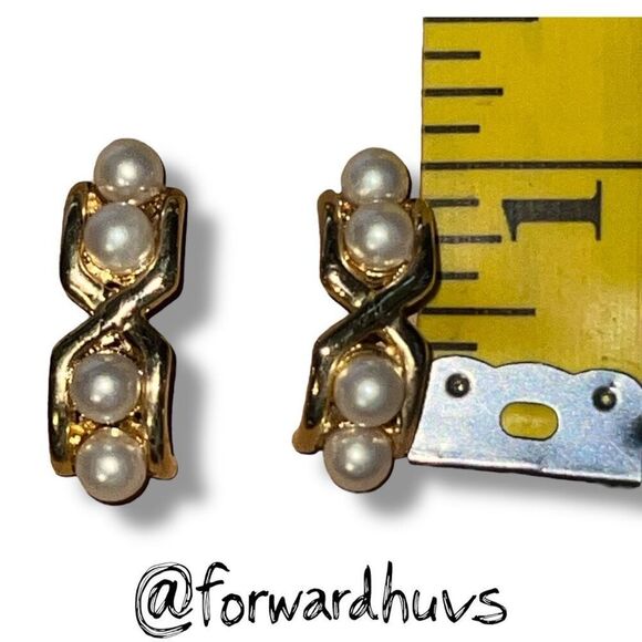 Bundle Sale 3 for $15 | Faux Pearl Design – 1” Length - Picture 4 of 9